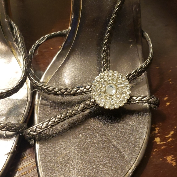 Heel / Sandals - Picture 2 of 3